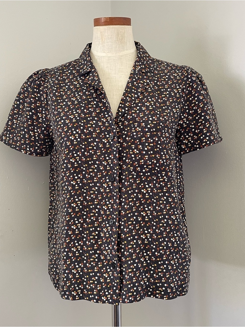 Madewell Ditsy Floral pattern Puff sleeves Camp shirt size Medium EUC